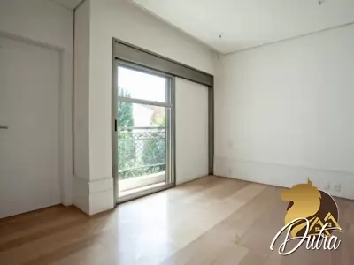 Padrão Jardim Europa 679m² 04 Dormitórios 04 Suítes 4 Vagas