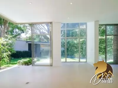 Padrão Jardim Europa 679m² 04 Dormitórios 04 Suítes 4 Vagas