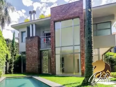 Padrão Jardim Europa 679m² 04 Dormitórios 04 Suítes 4 Vagas