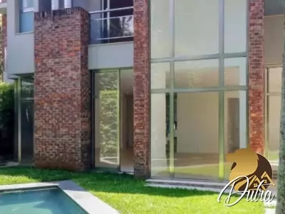 Padrão Jardim Europa 679m² 04 Dormitórios 04 Suítes 4 Vagas