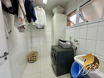 Saint James Special Houses Campo Belo 223m² 04 Dormitórios 04 Suítes 5 Vagas