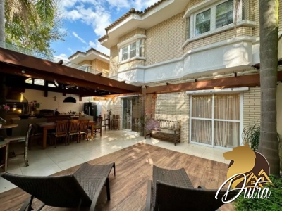 Saint James Special Houses Campo Belo 223m² 04 Dormitórios 04 Suítes 5 Vagas