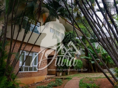 Sobrado Sumaré 262m² 03 Dormitórios 03 Suítes 5 Vagas
