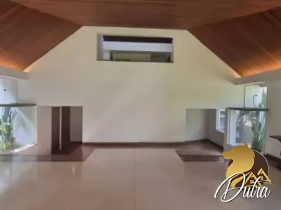 Padrão Fazenda Morumbi 400m² 03 Dormitórios 03 Suítes 6 Vagas