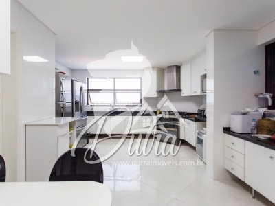 Tom Arthur Vila Uberabinha 640m² 4 suítes 4 vagas 1 depósito