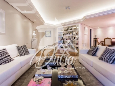 Tom Arthur Vila Uberabinha 640m² 4 suítes 4 vagas 1 depósito