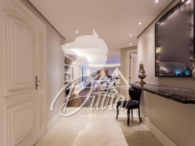 Tom Arthur Vila Uberabinha 640m² 4 suítes 4 vagas 1 depósito
