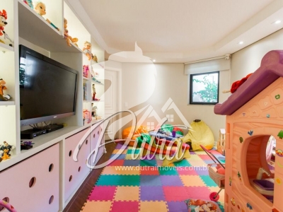 Tom Arthur Vila Uberabinha 640m² 4 suítes 4 vagas 1 depósito