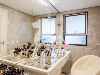 Tom Arthur Vila Uberabinha 640m² 4 suítes 4 vagas 1 depósito