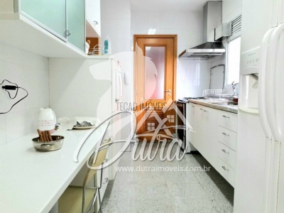 Sílvia Pinheiros 189m² 04 Dormitórios 03 Suítes 3 Vagas