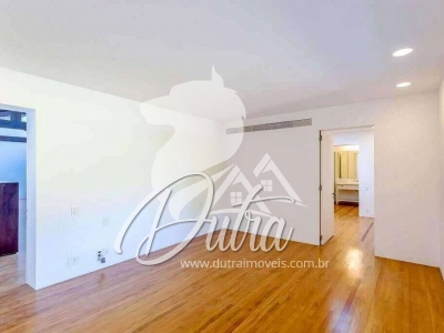 Casa na vila nova conceição Vila Nova Conceição 550m² 04 Dormitórios 04 Suítes 2 Vagas