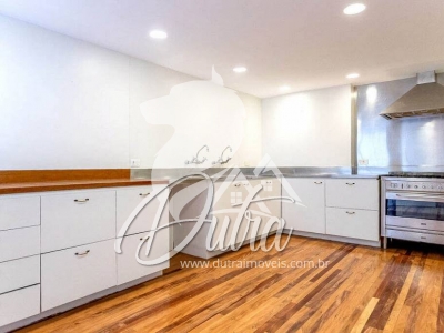 Casa na vila nova conceição Vila Nova Conceição 550m² 04 Dormitórios 04 Suítes 2 Vagas