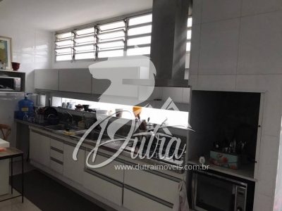 Padrão Jardim Luzitânia 458m² 05 Dormitórios 04 Suítes 3 Vagas