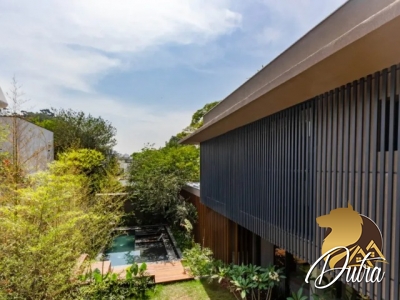 Padrão Jardim Luzitânia 981m² 04 Dormitórios 04 Suítes 4 Vagas