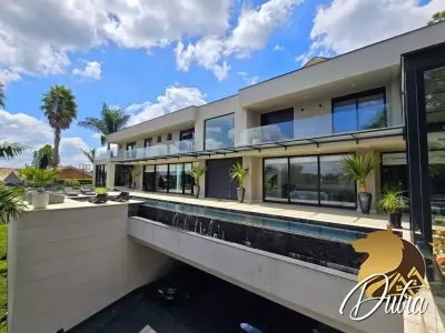 SÃO PAULO II Granja Viana 1300m² 05 Dormitórios 05 Suítes 4 Vagas