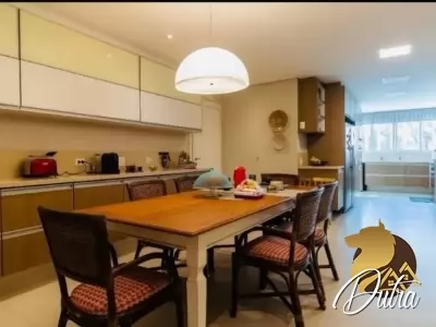 Condominio da Chacara Santa Helena Santo Amaro 350m² 04 Dormitórios 04 Suítes 3 Vagas