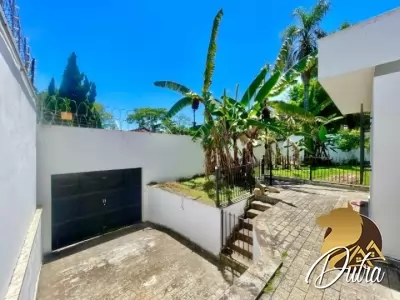 Padrão Interlagos 1182m² 04 Dormitórios 04 Suítes 6 Vagas