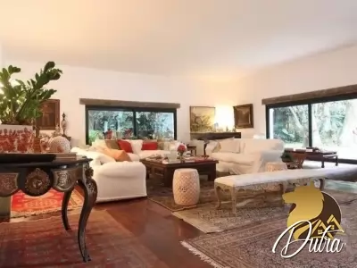 Padrão Jardim América 1000m² 05 Dormitórios 04 Suítes 10 Vagas