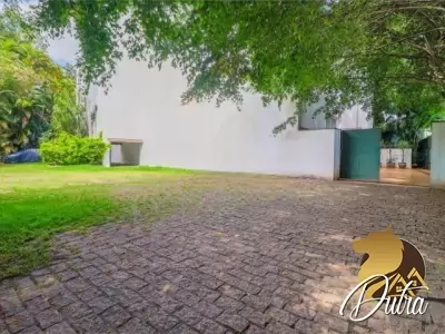 Padrão Jardim América 1000m² 05 Dormitórios 04 Suítes 10 Vagas